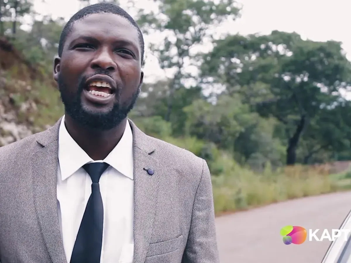 Still from Toyota Mark X car review